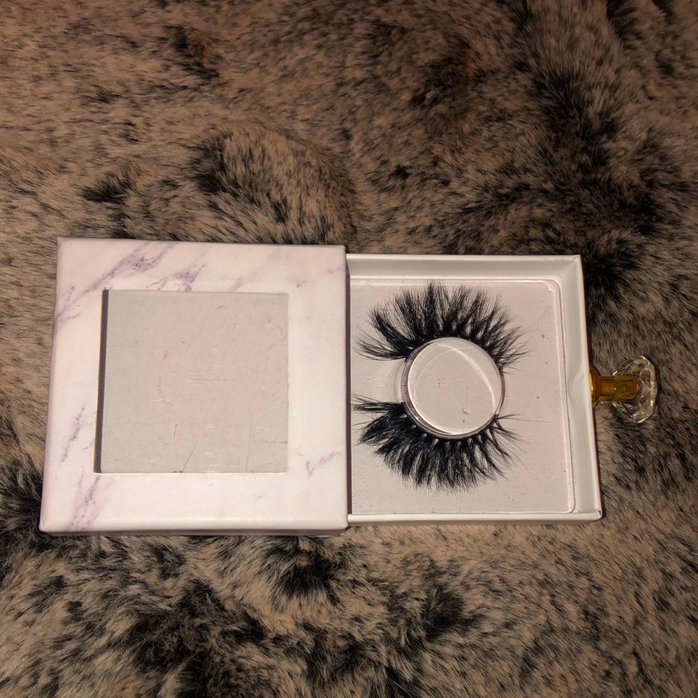 Beautiful Long Wispy Lashes✨